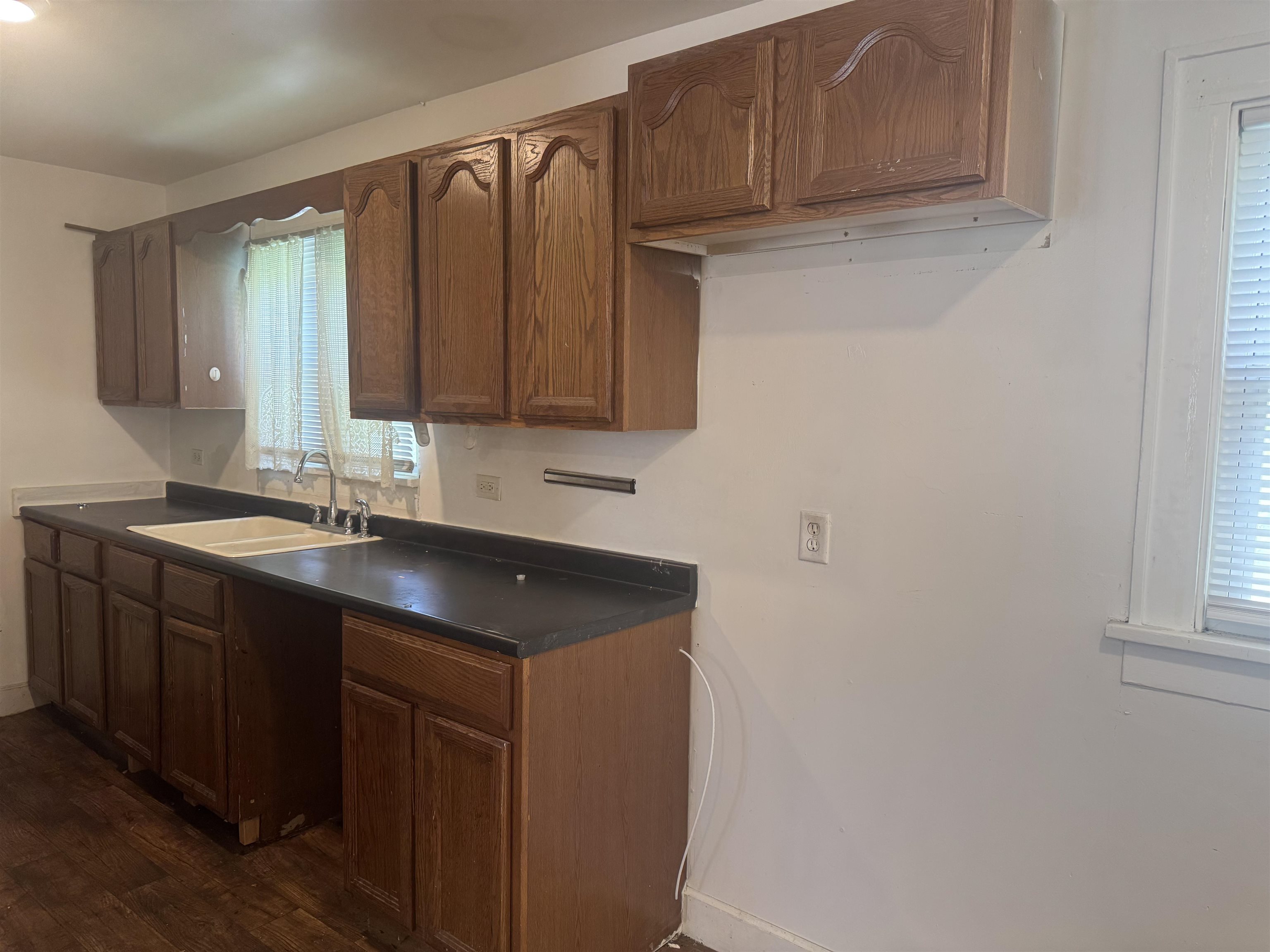 1402 Henry Avenue Beloit, WI 53511 - Photo 9 of 28