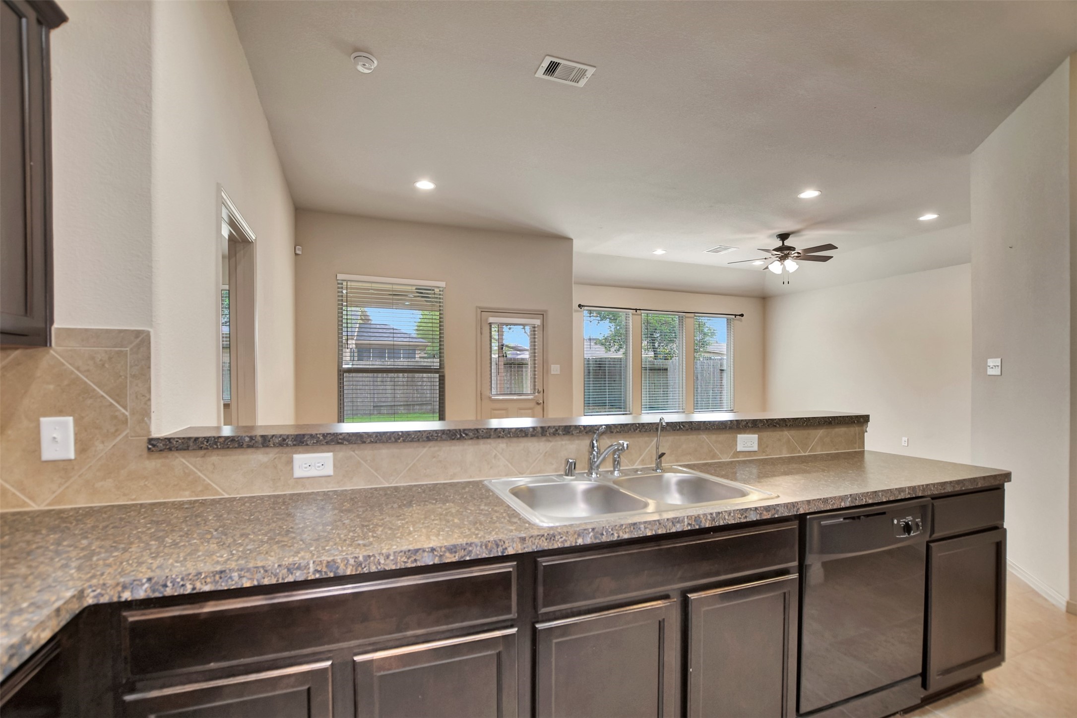 11413 West Woodmark Conroe, TX 77304 - Photo 16 of 40