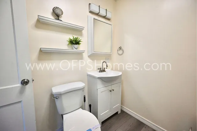 $2,300 | 305 Okaloosa Road Northeast, Fort Walton Beach, FL 32548