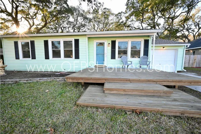 $2,300 | 305 Okaloosa Road Northeast, Fort Walton Beach, FL 32548
