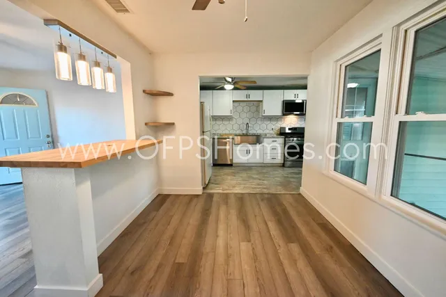 $2,300 | 305 Okaloosa Road Northeast, Fort Walton Beach, FL 32548