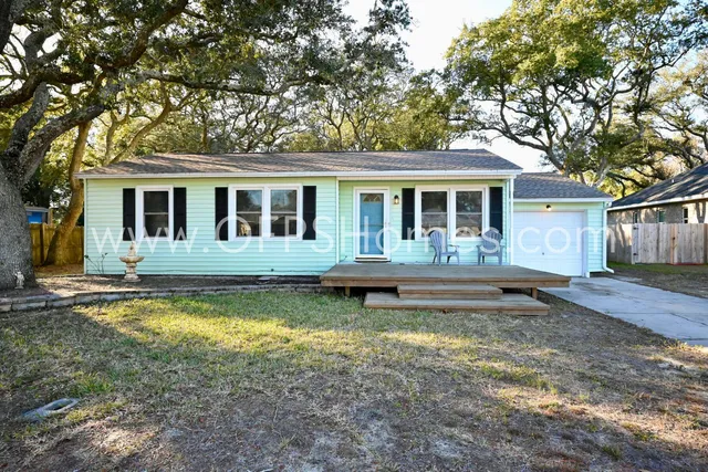 $2,300 | 305 Okaloosa Road Northeast, Fort Walton Beach, FL 32548