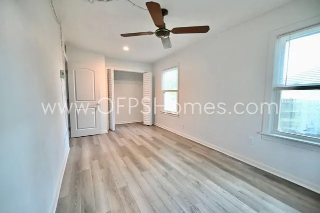 $2,300 | 305 Okaloosa Road Northeast, Fort Walton Beach, FL 32548