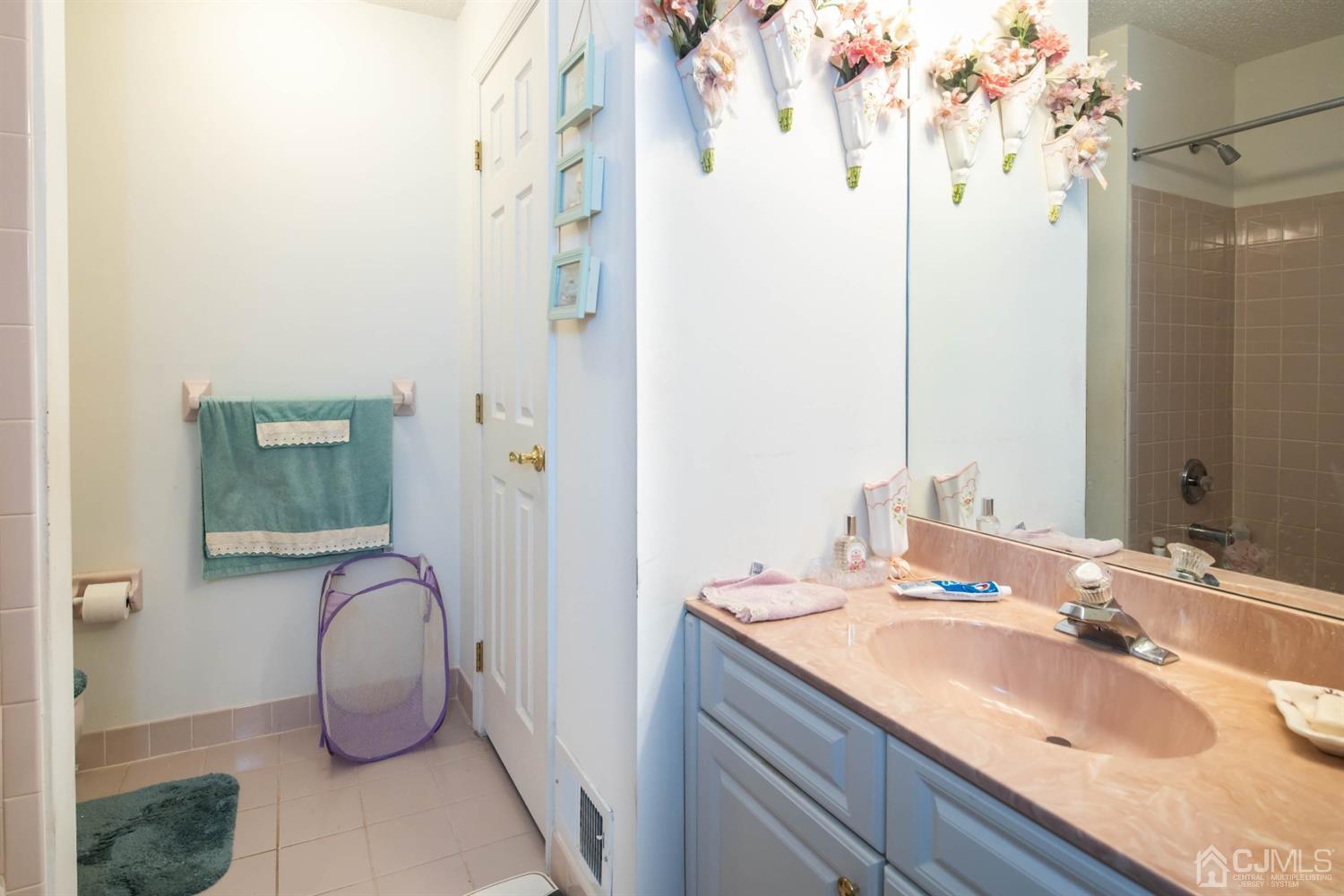 167 Prestwick Way, Unit 167 Edison, NJ 08820 - Photo 16 of 20 Gallery Image 16