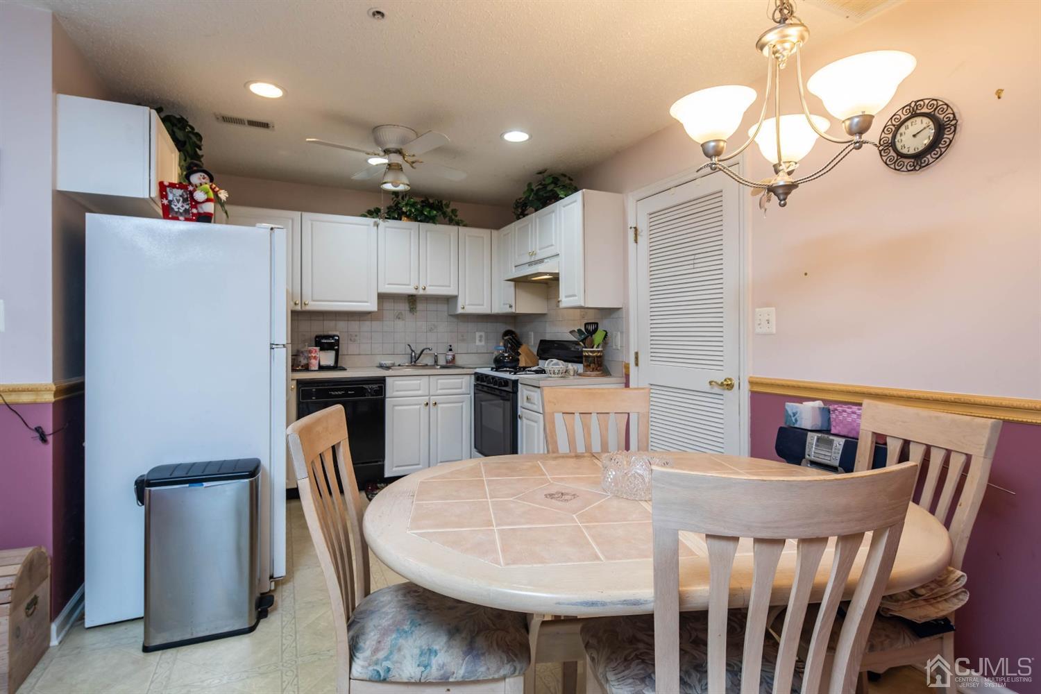 167 Prestwick Way, Unit 167 Edison, NJ 08820 - Photo 3 of 20 Gallery Image 3