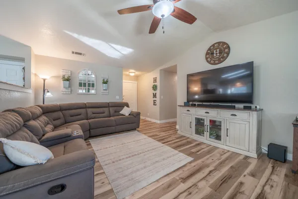 $399,000 | 1837 Stetson Way, Redding, CA 96003