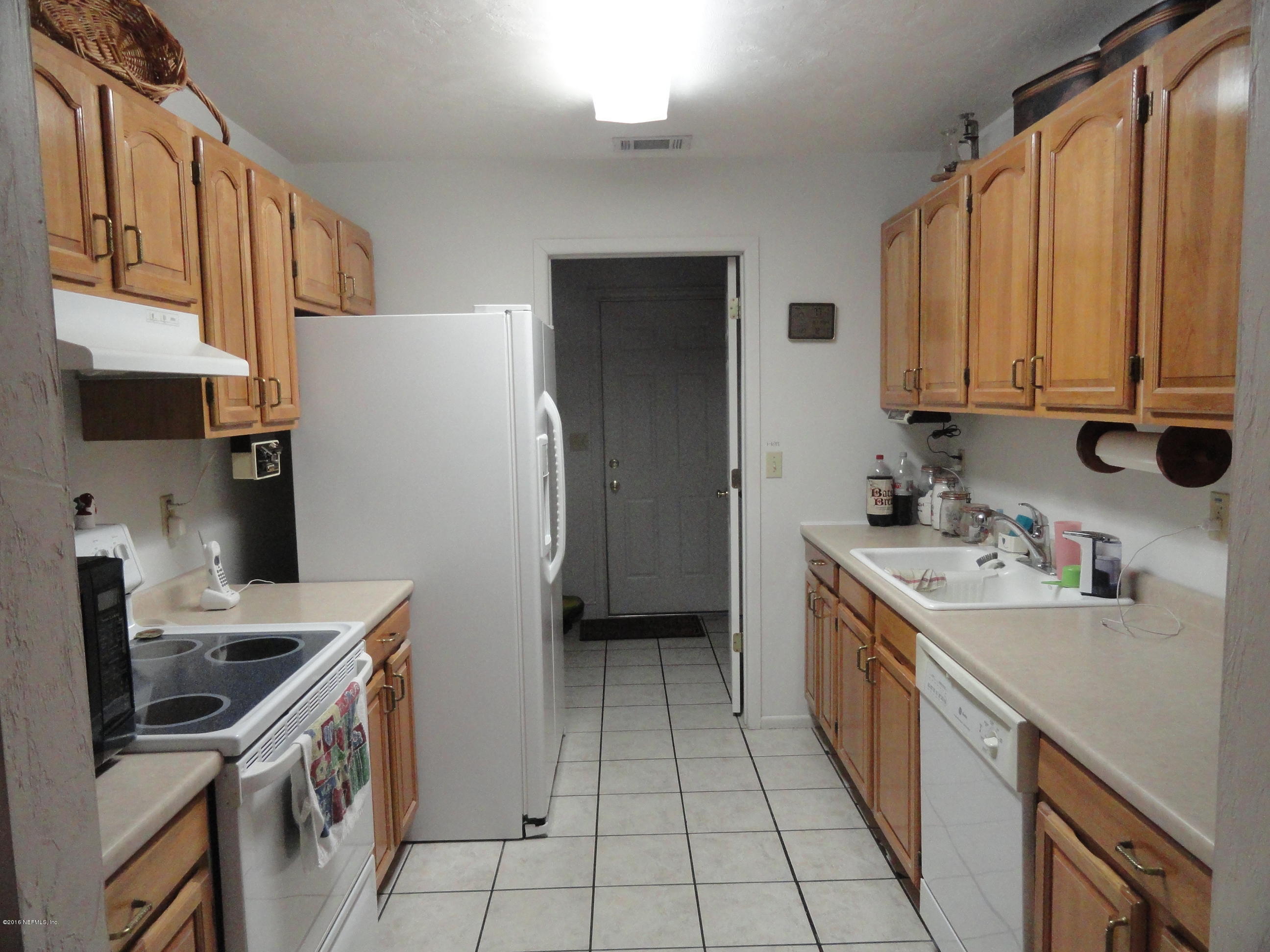 6850 Southwest 106th Way Hampton, FL 32044 - Photo 6 of 10 Kitchen