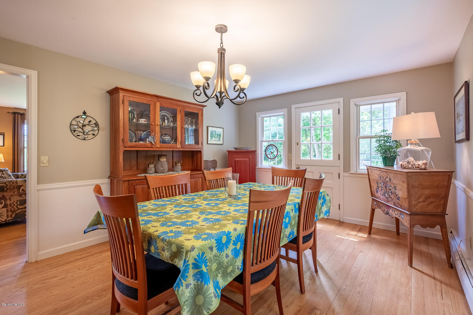 29 Hawthorne Road Williamstown, MA 01267 - Photo 13 of 40 Dining room2