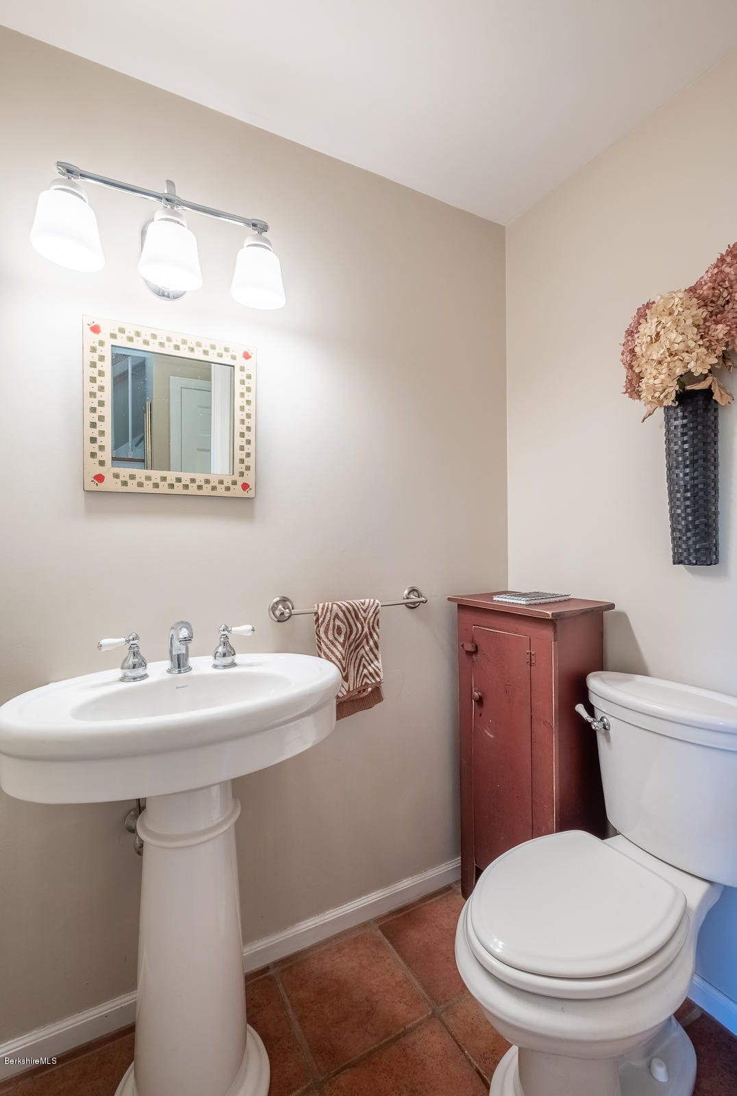 29 Hawthorne Road Williamstown, MA 01267 - Photo 20 of 40 Powder room
