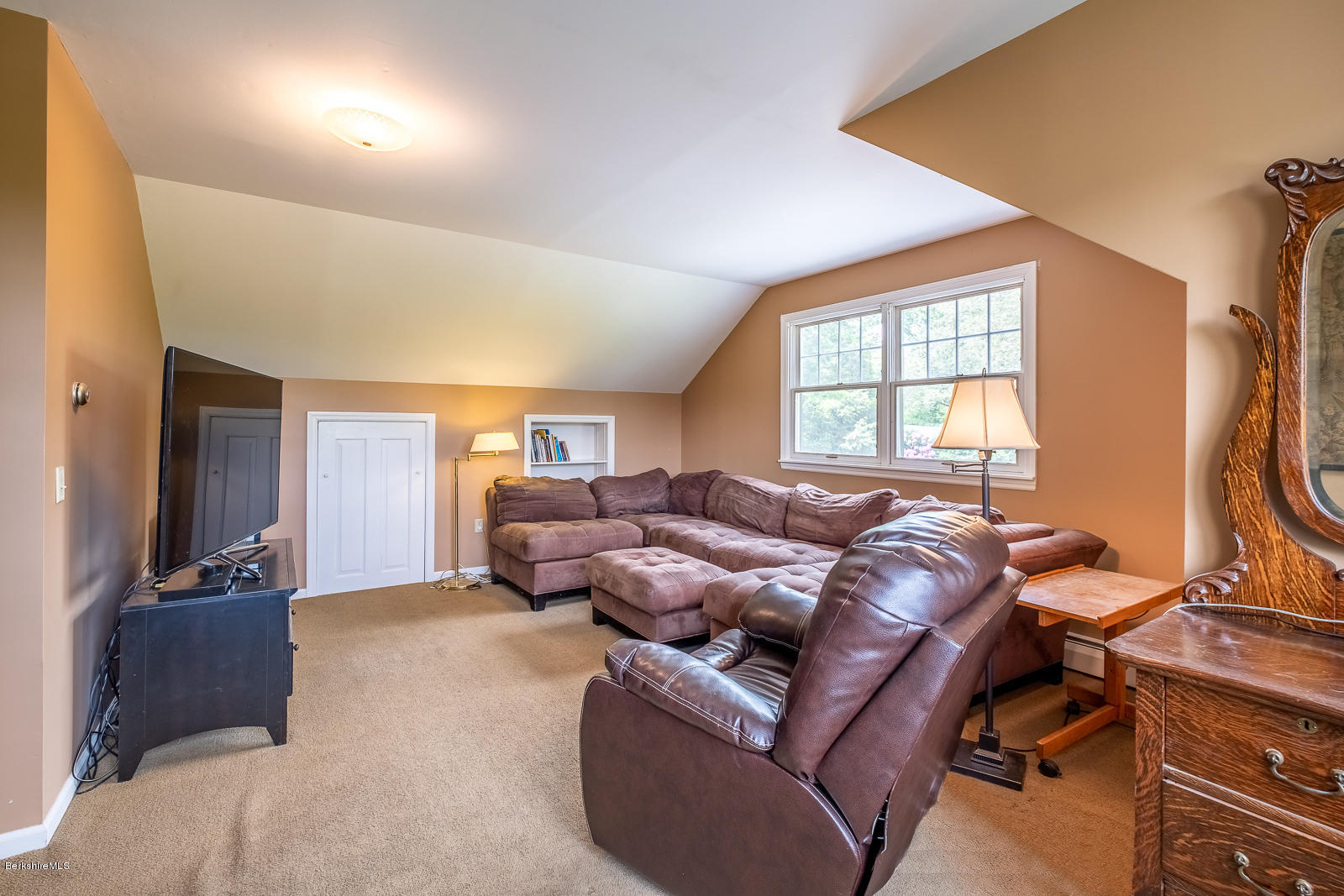 29 Hawthorne Road Williamstown, MA 01267 - Photo 22 of 40 Family room 2