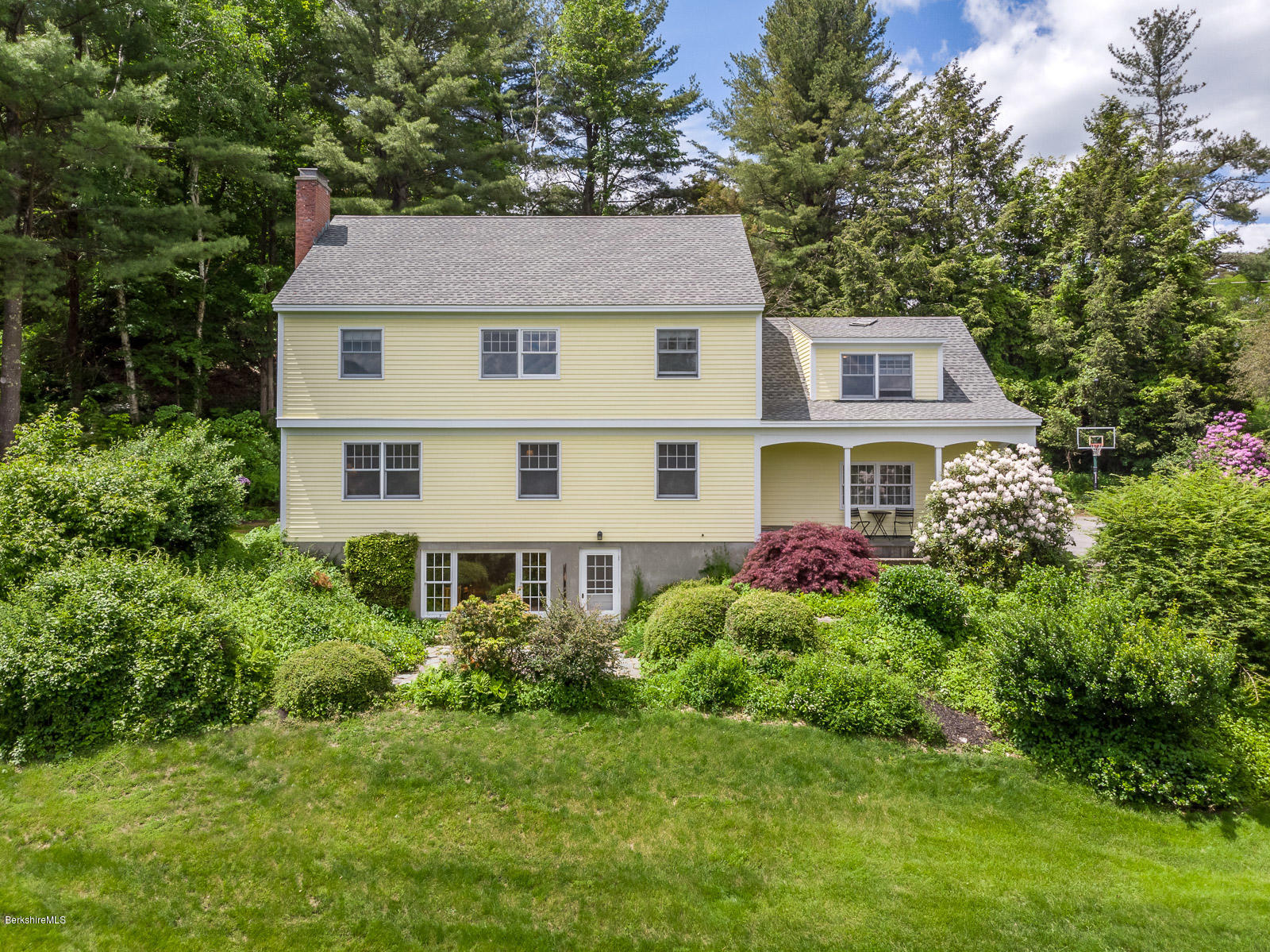 29 Hawthorne Road Williamstown, MA 01267 - Photo 4 of 40 House main 2