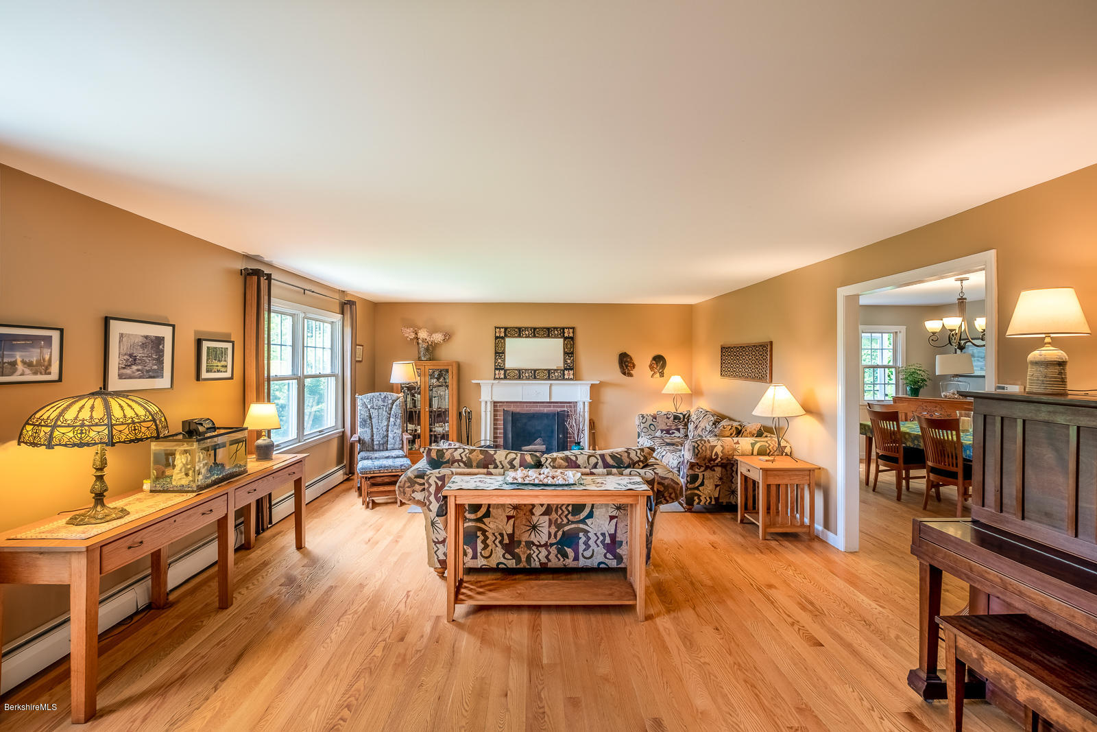 29 Hawthorne Road Williamstown, MA 01267 - Photo 8 of 40 Living room