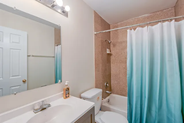 $359,000 | 2019 Williamsburg Drive, Streamwood, IL 60107