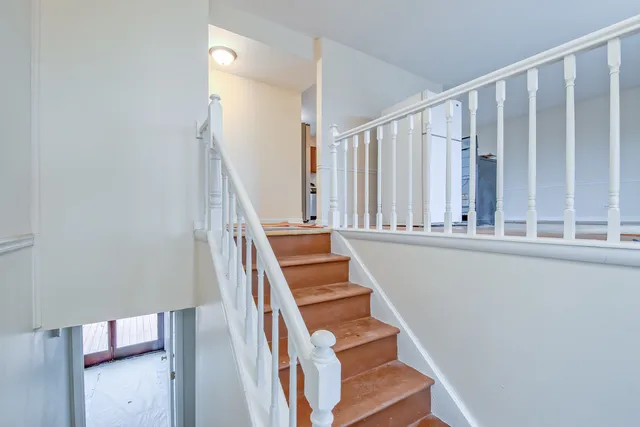 $359,000 | 2019 Williamsburg Drive, Streamwood, IL 60107