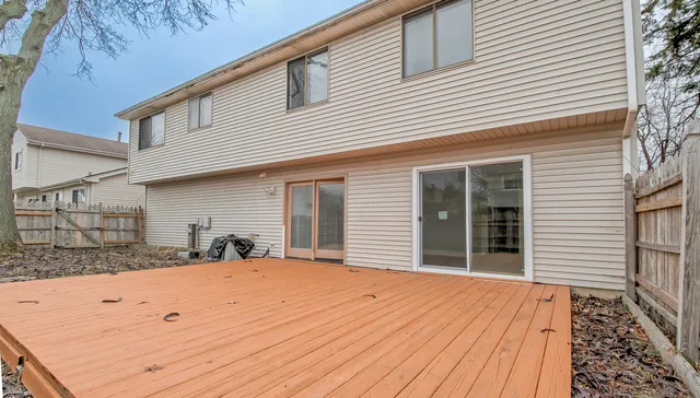 $359,000 | 2019 Williamsburg Drive, Streamwood, IL 60107