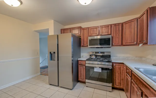 $359,000 | 2019 Williamsburg Drive, Streamwood, IL 60107