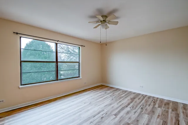 $359,000 | 2019 Williamsburg Drive, Streamwood, IL 60107