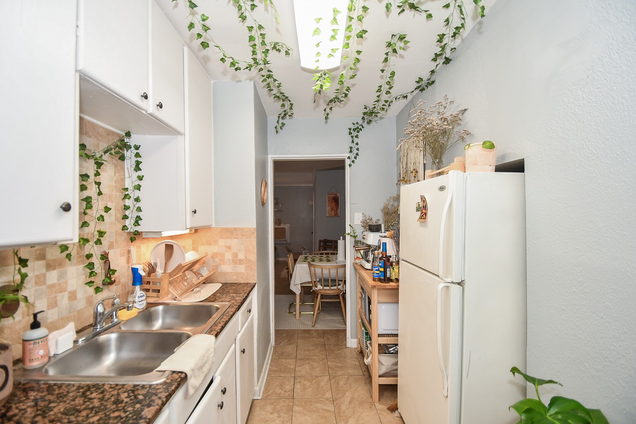 4623 Yupon Street, Unit 3 Houston, TX 77006 - Photo 9 of 18 a kitchen with a sink a refrigerator and a stove