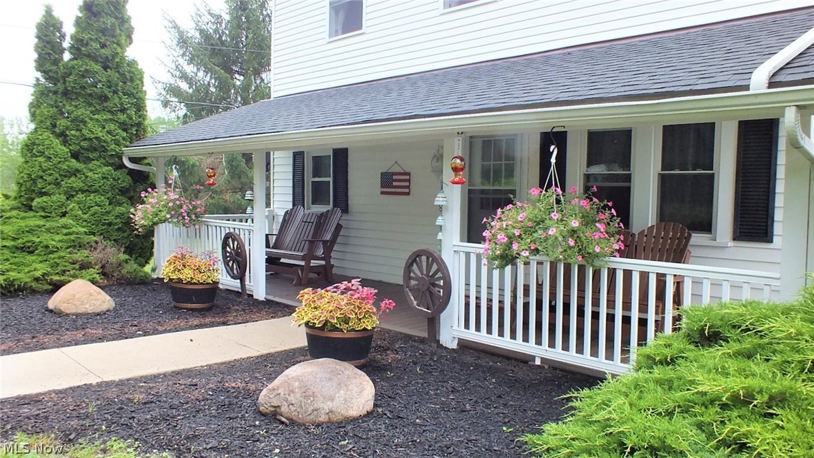 11276 Old State Road Chardon, OH 44024 - Photo 3 of 35 Great front porch!
