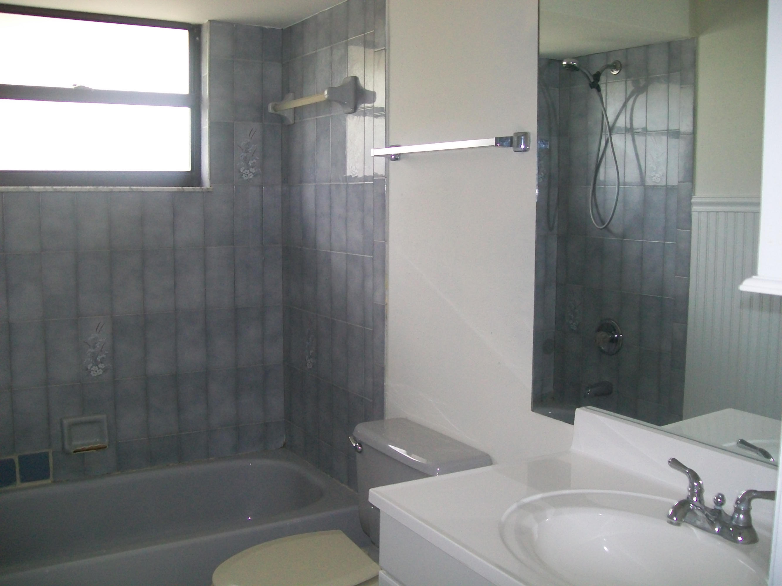 2913 Southeast Bella Road Port St. Lucie, FL 34984 - Photo 17 of 26 2nd bathroom