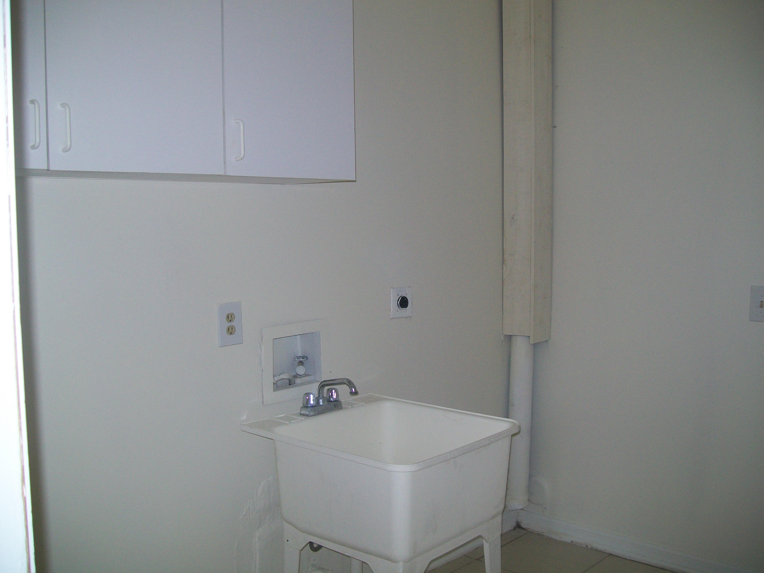 2913 Southeast Bella Road Port St. Lucie, FL 34984 - Photo 19 of 26 utility room