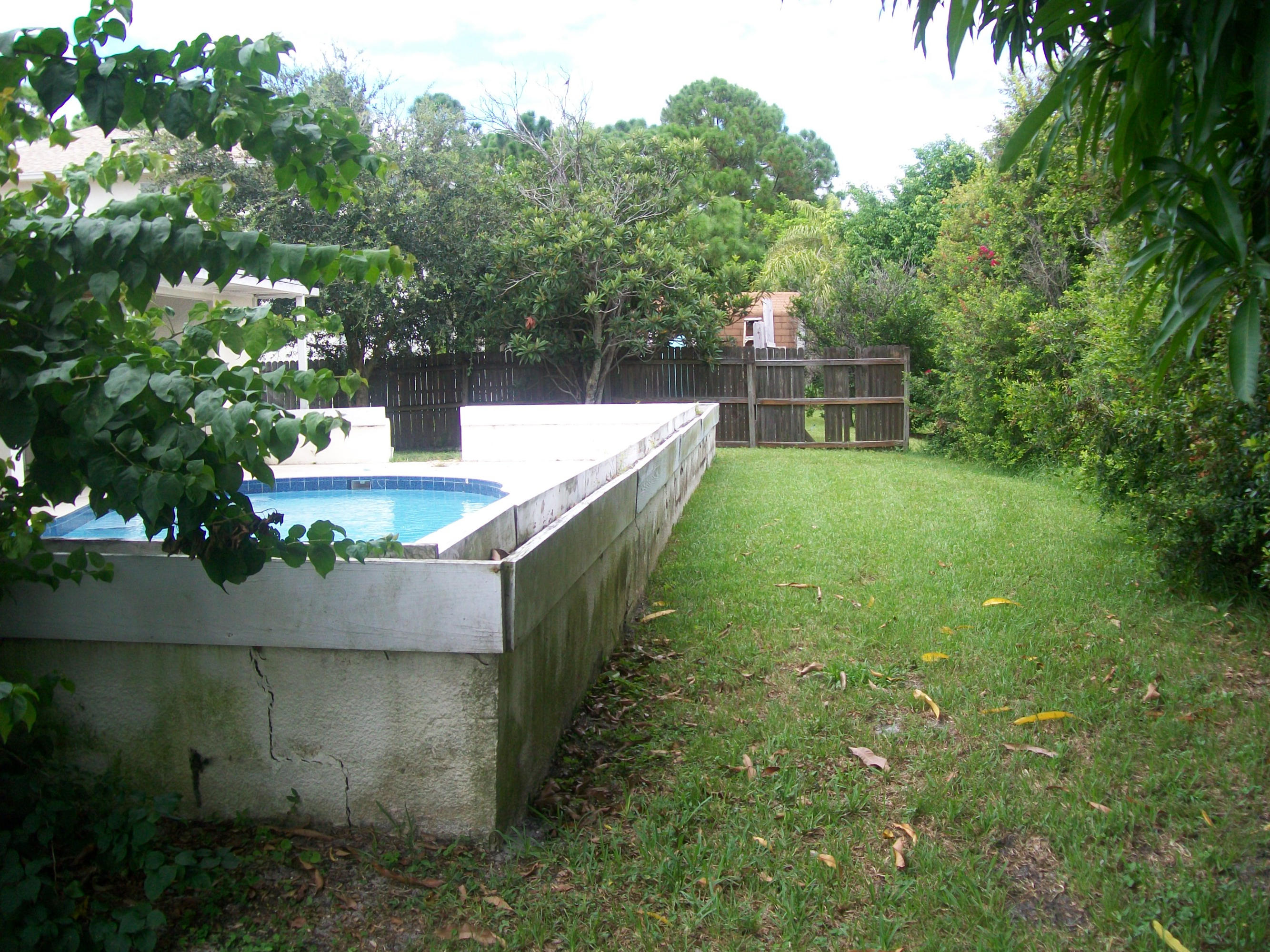 2913 Southeast Bella Road Port St. Lucie, FL 34984 - Photo 23 of 26 yard