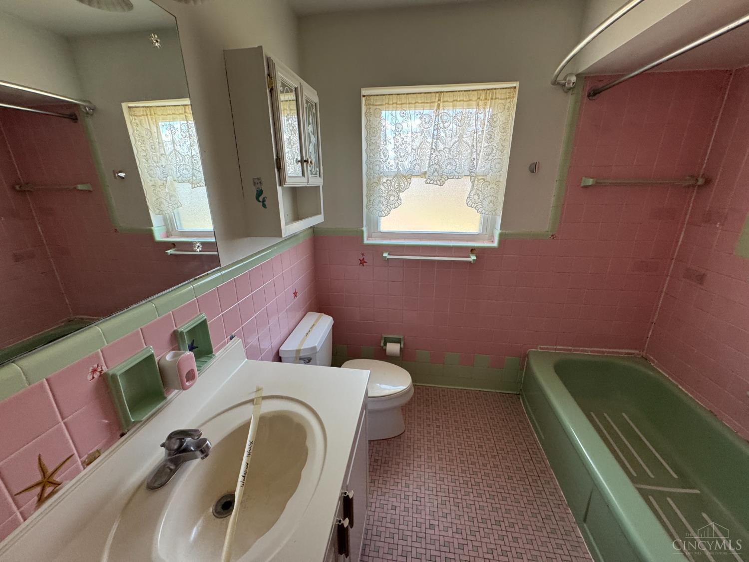 10528 Pottinger Road Cincinnati, OH 45251 - Photo 20 of 34 Gallery Image 20