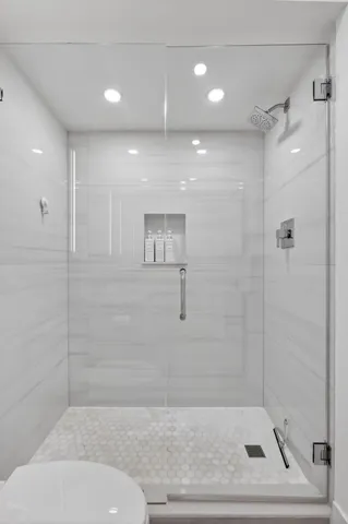 a bathroom with a toilet and a shower