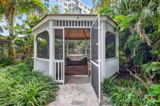 $9,750 | 1000 Lowry Street, Unit 6J, Delray Beach, FL 33483