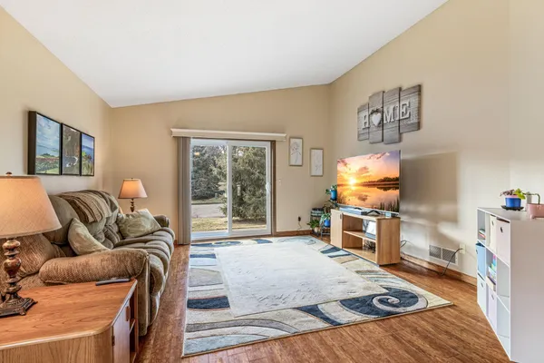 $255,000 | 1237 Hilo Avenue North, Oakdale, MN 55128