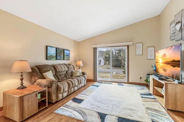 $255,000 | 1237 Hilo Avenue North, Oakdale, MN 55128