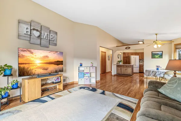 $255,000 | 1237 Hilo Avenue North, Oakdale, MN 55128