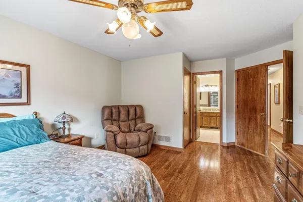 $255,000 | 1237 Hilo Avenue North, Oakdale, MN 55128