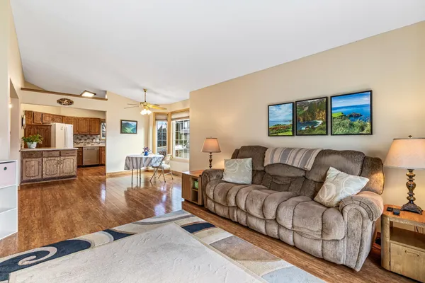 $255,000 | 1237 Hilo Avenue North, Oakdale, MN 55128