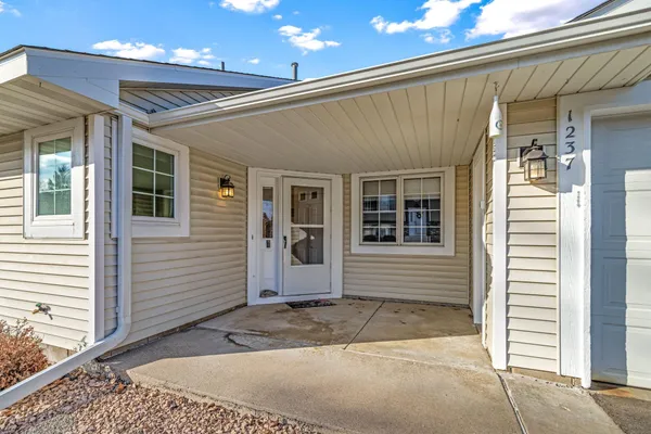 $255,000 | 1237 Hilo Avenue North, Oakdale, MN 55128