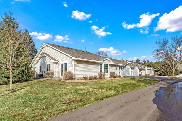 $255,000 | 1237 Hilo Avenue North, Oakdale, MN 55128