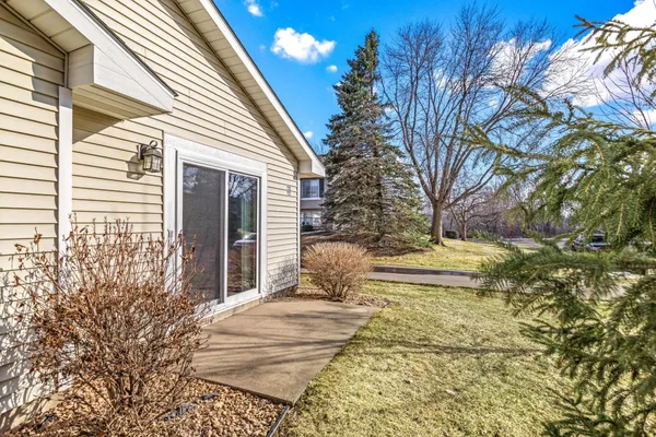 $255,000 | 1237 Hilo Avenue North, Oakdale, MN 55128