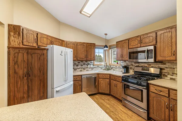 $255,000 | 1237 Hilo Avenue North, Oakdale, MN 55128