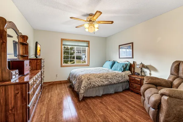 $255,000 | 1237 Hilo Avenue North, Oakdale, MN 55128