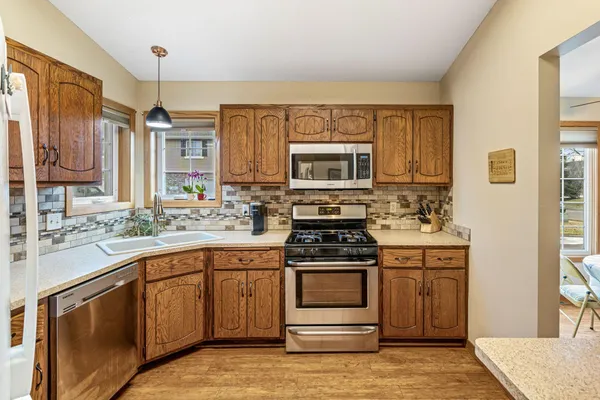 $255,000 | 1237 Hilo Avenue North, Oakdale, MN 55128