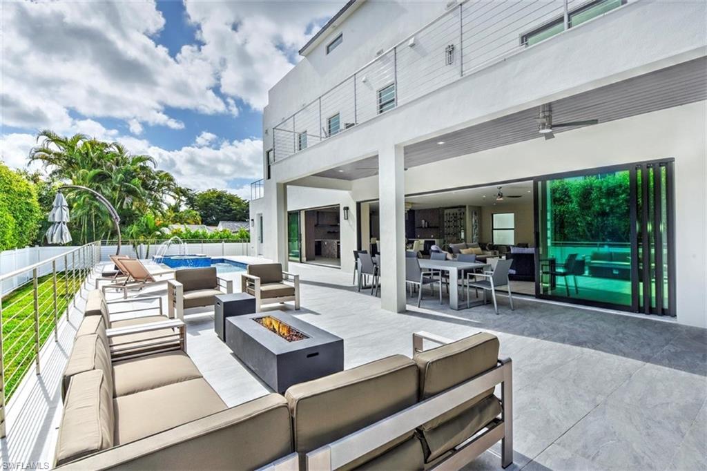 3860 Crayton Road Naples, FL 34103 - Photo 30 of 32 Daytime outdoor living