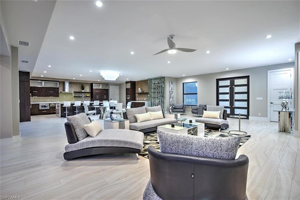 3860 Crayton Road Naples, FL 34103 - Photo 9 of 32 Living room