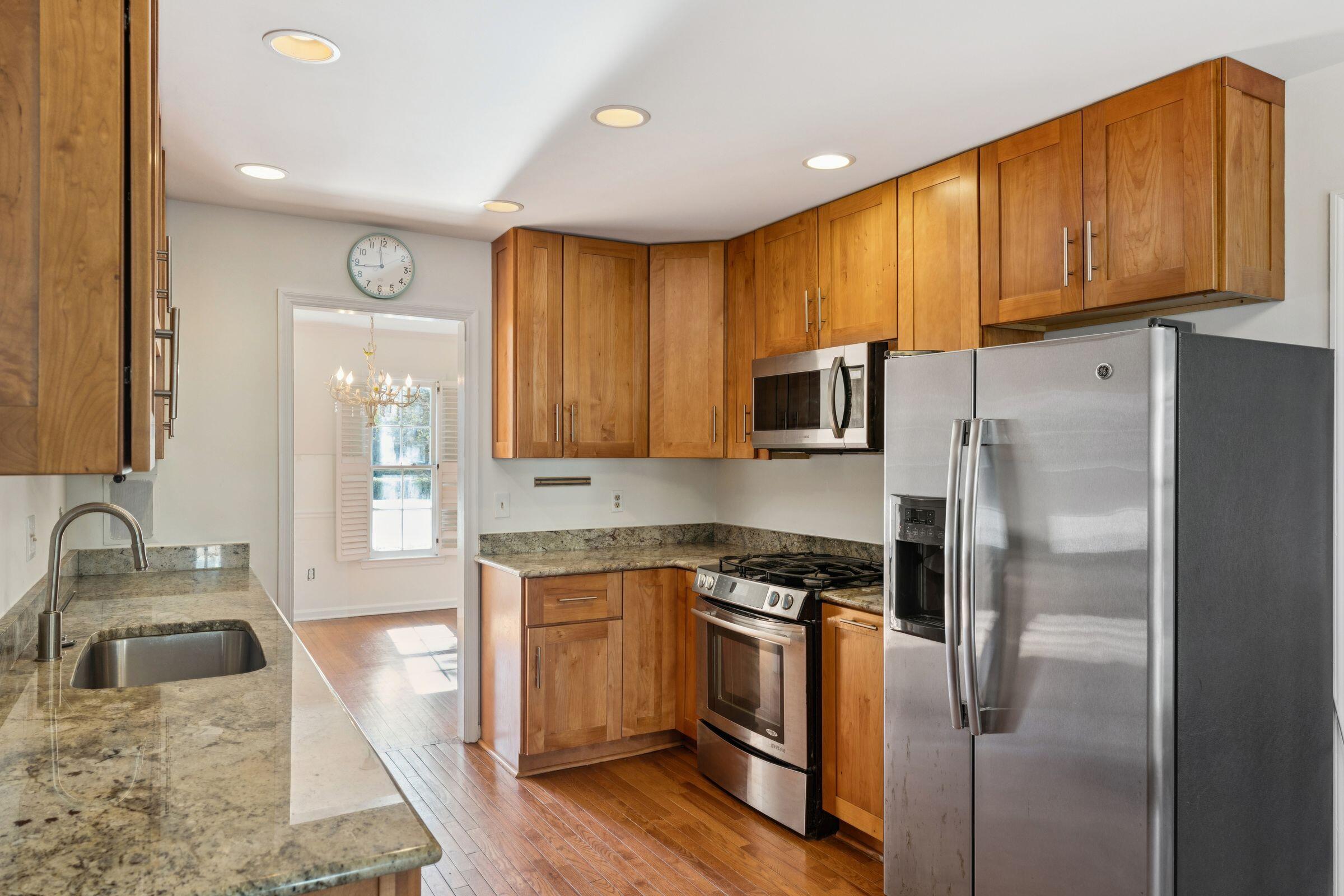 1063 Plantation Lane Mount Pleasant, SC 29464 - Photo 12 of 35 1063 Plantation Lane-KeenEye-013