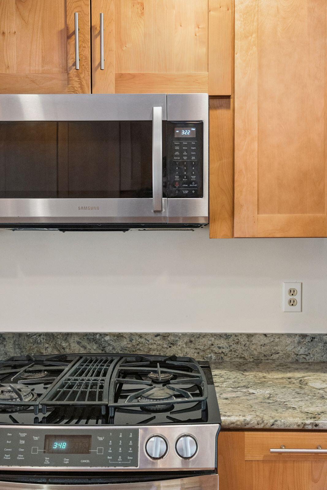 1063 Plantation Lane Mount Pleasant, SC 29464 - Photo 10 of 35 1063 Plantation Lane-KeenEye-011