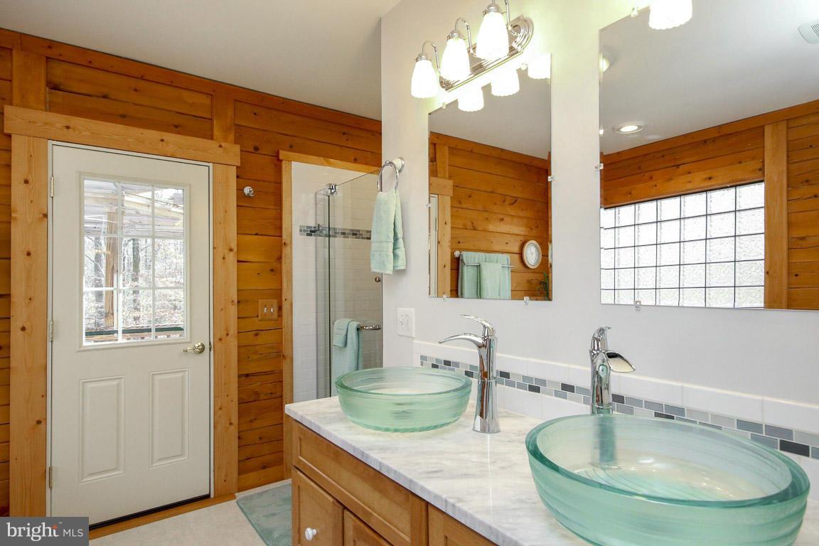 6616 Caledon Road King George, VA 22485 - Photo 15 of 30 Bath (Master)