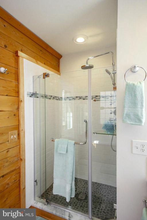 6616 Caledon Road King George, VA 22485 - Photo 16 of 30 Bath (Master)