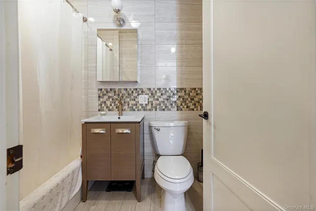 $1,450,000 | 431 Kent Avenue, Unit 3B | Williamsburg