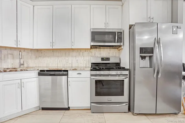 $1,450,000 | 431 Kent Avenue, Unit 3B | Williamsburg