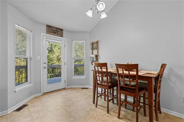 $259,999 | 411 North Queen Ridge Avenue, Independence, MO 64056