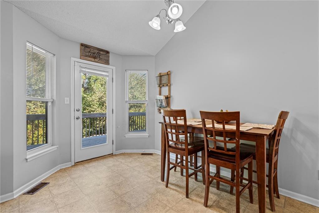 411 North Queen Ridge Avenue Independence, MO 64056 - Photo 11 of 37